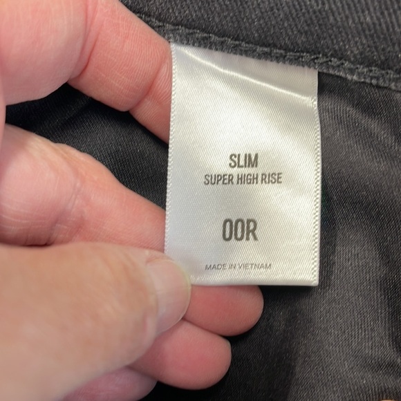 Express NWT Black Distressed Slim Super High Rise Jeans Size 00 - Picture 5 of 11